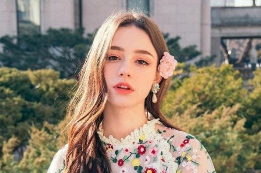 สาวใหม่เพิ่งค้นพบความสุขของการเต้นรำที่บ้าน