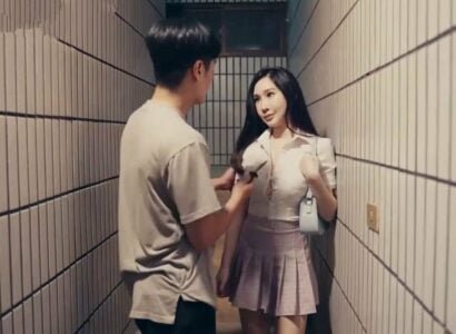 เจ้านายบังคับให้เลขานุการนอนกับพันธมิตรเพื่อปิดข้อตกลง