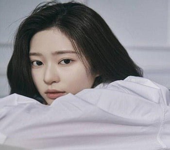 เมื่อพ่อแม่ไม่อยู่พี่สาวของเธอถูกล่อลวงโดยพี่ชายของเธอและค้นพบความลับด้วยกัน