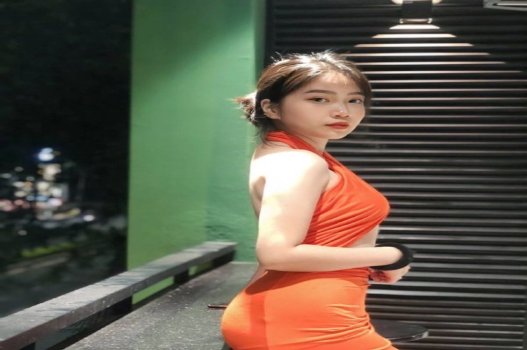 หีที่น่าดึงดูดของหญิงสาวดูชัดเจน