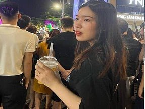 แม่เซ็กซี่มองสามีและสามีของเธอ