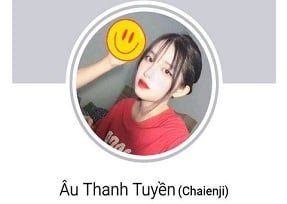 มองไปที่หน้าอกที่น่ากลัวของสาวสวยที่อยากจะเย็ด