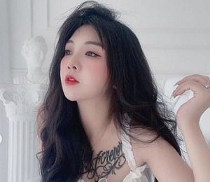 ซูเปอร์แมนตกอยู่ในอ้อมแขนของเด็ก