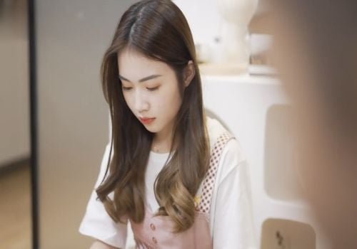 Shen Nana เครียดกับเจ้านายของเธอในขณะที่มีเพศสัมพันธ์กับสามีของเธอ